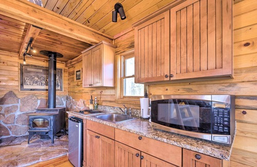 Victor Apartment | Tree-Lined Cripple Creek Retreat w/ Fireplace