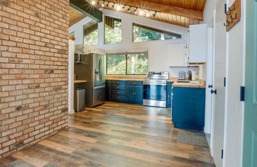Gold Beach House | Tree-Lined Gold Beach Retreat w/Multiple Decks!