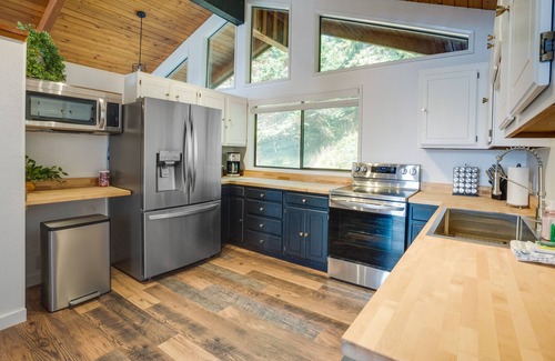 Gold Beach House | Tree-Lined Gold Beach Retreat w/Multiple Decks!