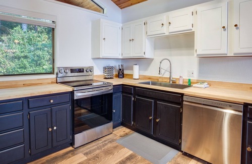 Gold Beach House | Tree-Lined Gold Beach Retreat w/Multiple Decks!