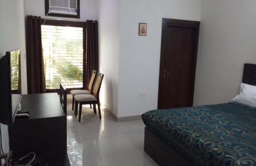 Taj Ganj House | Tree Of Happiness Homestay.