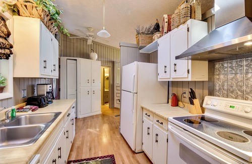 Sky Valley Cabin | Tree-Top Cabin w/Game Room & Mountain Views!