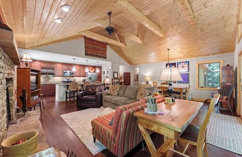 Cullowhee House | Tree Top Mountain Lodge near Lake Glenville!