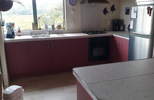 Haruru House | Tree Tops.Stunning water views.tranquil and relaxing.5 min to Beach.