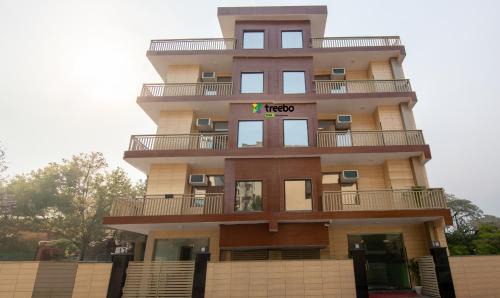 Noida Hotel | Treebo Elite Corporate, Sector 62