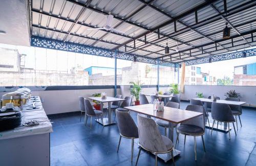 Karol Bagh Hotel | Treebo Gemstone