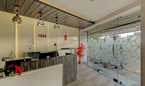 Kolkata Hotel | Treebo Glassotel Near Ruby Hospital
