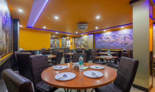 Noida Hotel | Treebo Green View, Noida