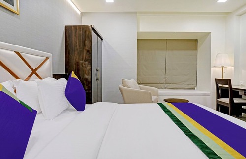 Nagpur Hotel | Treebo Premium Golden Bliss Trimurti Nagar Square
