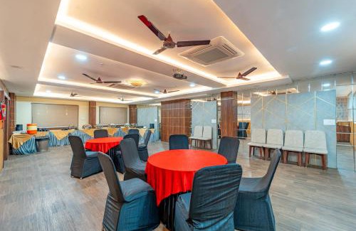 Bhopal Hotel | Treebo Premium Zorba - Hoshangabad Road