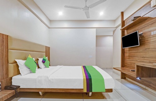 Marathahalli Hotel | Treebo Silver Key, Marathahalli