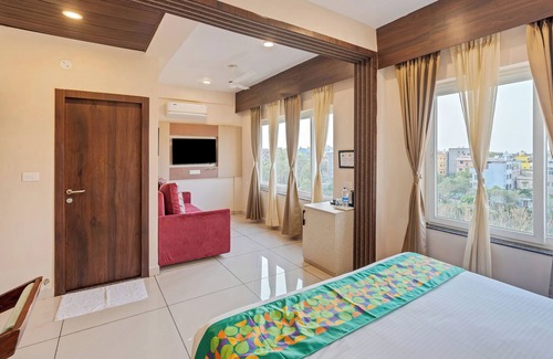 Malad West Hotel | Treebo The Aura