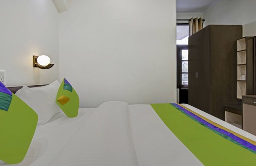 Sushant Lok Hotel | Treebo Trend Amexx Sector 55