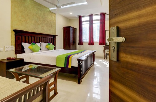 Kaloor Hotel | Treebo Trend Fort Malabar