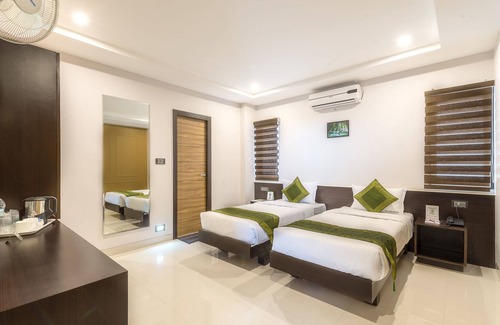 Stage 1 Hotel | Treebo Trend Raj Premier
