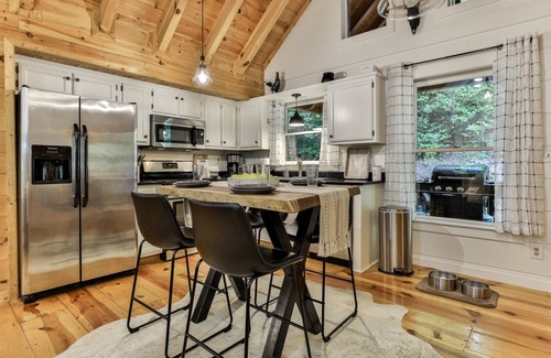 Cherry Log Cabin | Treehouse At Rock Creek