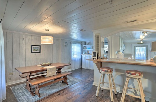 Southport Cottage | Treehouse cottage in downtown Southport 3 bedroom 2 bath,Pets allowed WiFi, AC