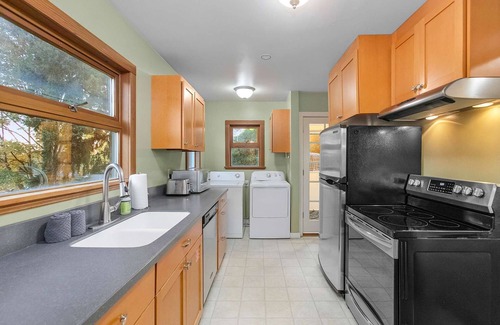 Wallingford Apartment | Treehouse Deck House at Green Lake