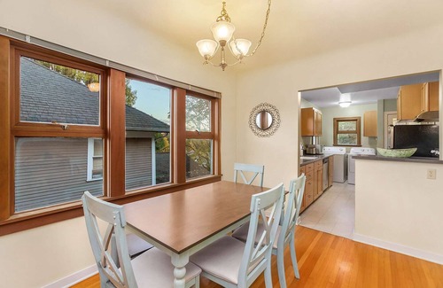 Wallingford Apartment | Treehouse Deck House at Green Lake