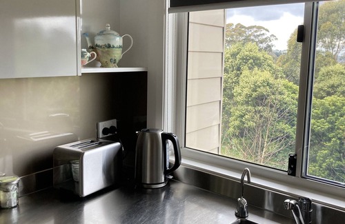 Bundanoon Cottage | Treehouse Eco Retreat