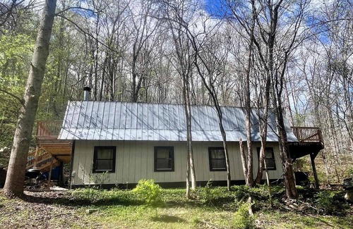 Franklin Cabin | Treehouse in Woods outdoor hot tub pool optional