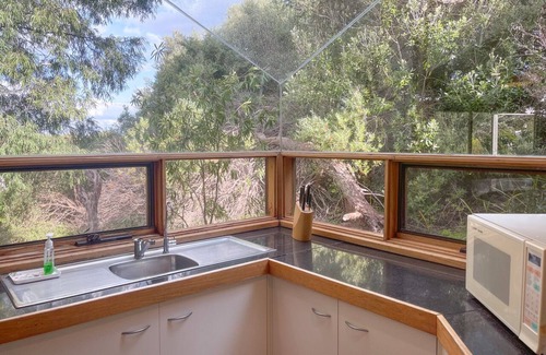 Waterhouse House | Treehouse - Only 100 metres from famous Long Beach