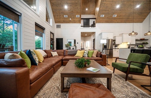Pickens Cabin | Treehouse Playset, Trail Access, Hot Tub, Fire Pit