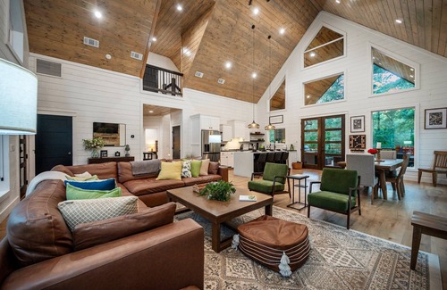 Pickens Cabin | Treehouse Playset, Trail Access, Hot Tub, Fire Pit