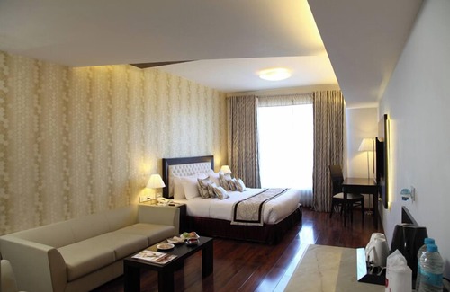 Old Gurgaon Hotel | TreeHouse Queens Pearl