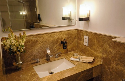 Old Gurgaon Hotel | TreeHouse Queens Pearl