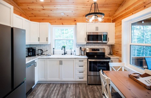 Smiths Corner House | Treeside Retreat with Hot tub