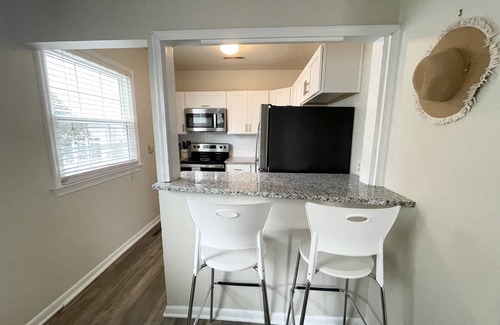 Northeast Virginia Beach Apartment | Treetop Beach Bungalow- Steps from the Ocean