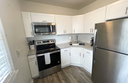 Northeast Virginia Beach Apartment | Treetop Beach Bungalow- Steps from the Ocean