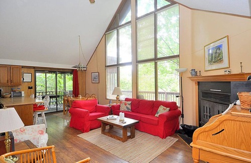 The Woods House | Treetop Cabin - Golf | Fireplace | Pool Access | Wifi | Grill | Deck