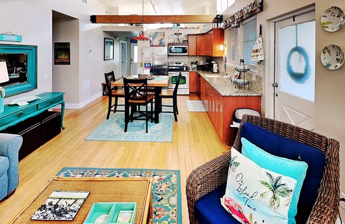 Savannah Beach House | Treetop Cottage | Private Getaway, Walk to Beach!