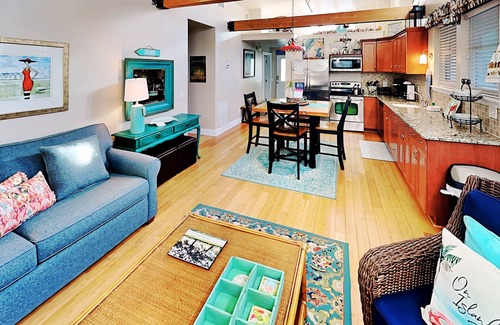 Savannah Beach House | Treetop Cottage | Private Getaway, Walk to Beach!
