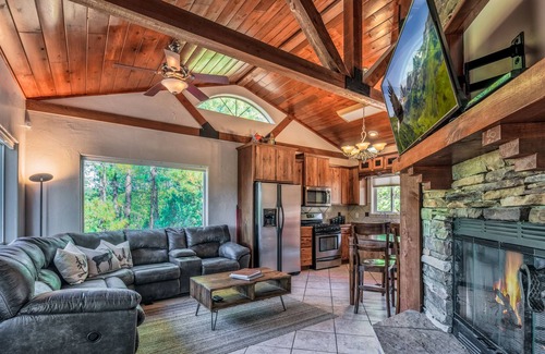 Ruidoso Cabin | Treetop Hideaway: 2 Bedroom, 2.5 Bath with Central A/C a Private Hot Tub!