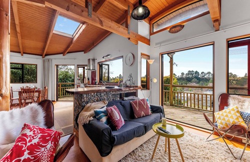Taupo Cottage | Treetop Hideaway - Taupo Holiday Home