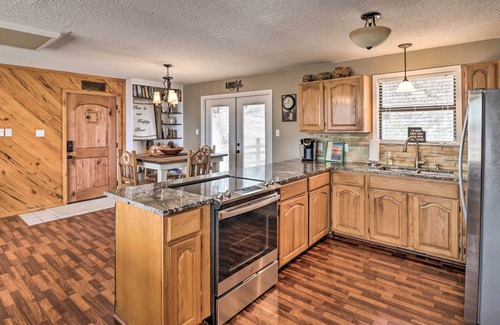 Higden House | Treetop Hideaway w/Lake Views + Fire Pit!