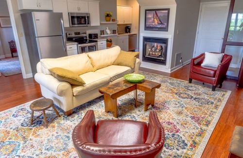Woodfin House | Treetop Hideaway with mountain views. 1000 sq. ft. 10 min to downtown Asheville!