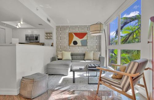 Coconut Grove Apartment | Treetop Retreat! Cozy 2 Bedroom In Heart Of Grove