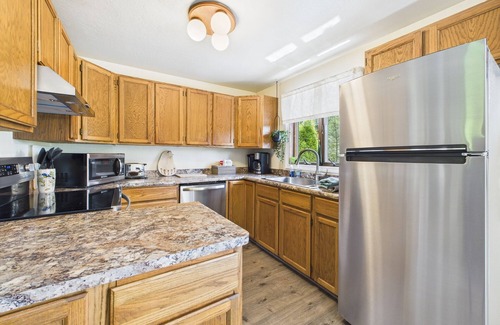 Mendenhall Valley Apartment | Treetop Retreat w/Fire Pit