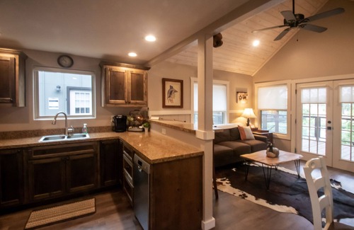Center Point Cabin | Treetop River Cabins