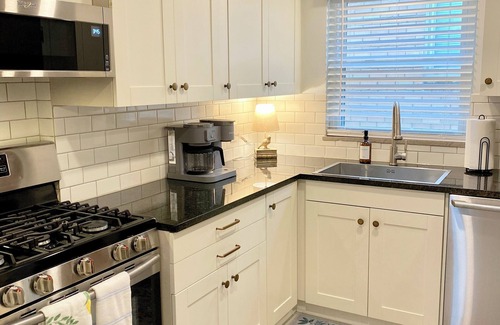 Grandview Heights Condo | Treetop Suite - Sauna - King Bed - Garage