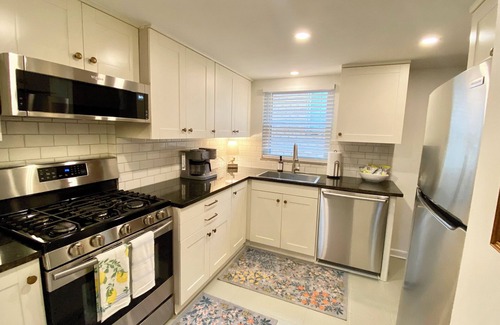 Grandview Heights Condo | Treetop Suite - Sauna - King Bed - Garage