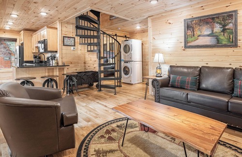Pigeon Forge Cabin | Treetop Village 8 2br/2ba True Sleep 6 Hot Tub, Gas Grill and Bonus Two Decks