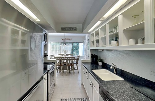Hilton Head Island Condo | Treetops 5902 - Pedals & Palmettos | Newly Renovated
