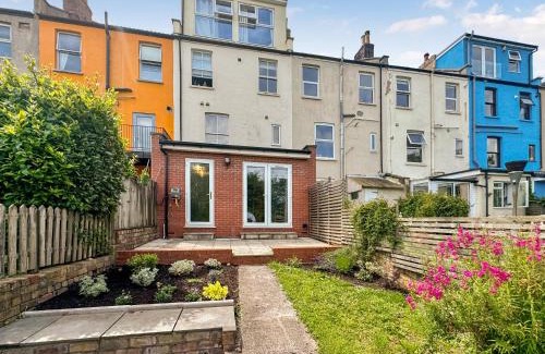 Bristol House | Treetops Apartment