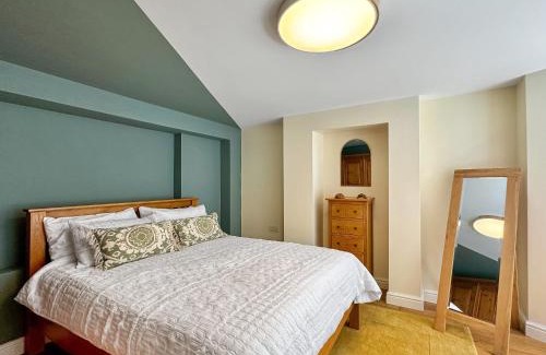 Bristol House | Treetops Apartment