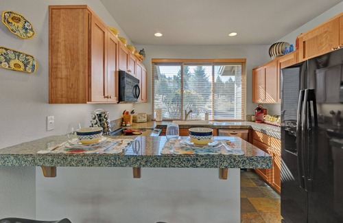 Redmond Condo | TreeTops Hide Out- Close to the Splash Park